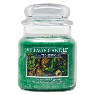 Village Candle Střední vonná svíčka ve skle Cardamom and Cypress 397g - Kardamon a cypřiš