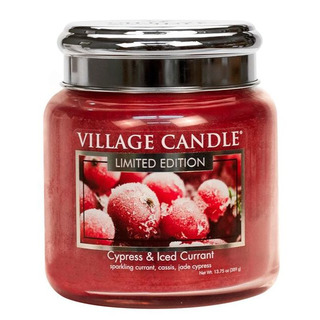 Village Candle Střední vonná svíčka ve skle Cypress and Iced Currant 397g - Cypřiš a zamrzlý rybíz