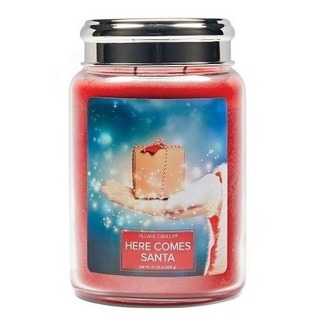 Village Candle Velká vonná svíčka ve skle Here Comes Santa 645g - Santova návštěva